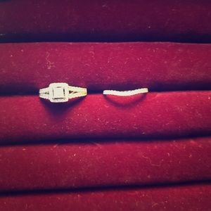 Engagement ring and wedding band set